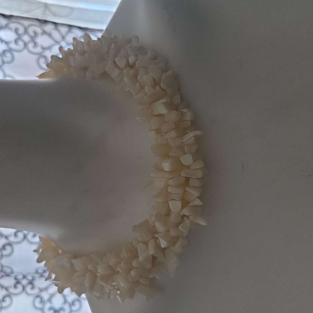 White Shell / Stone Chip 3-Layer Statement Neckla… - image 2